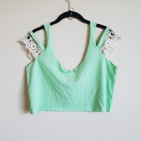 LF furst of a kind cold shoulder graphic crop top - Picture 5 of 8